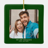 Erste Weihnachtsfeier Verlobtes Couple Custom Foto Keramikornament (Rückseite)