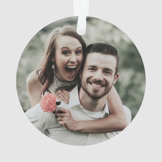 Erste Weihnachtsfeier Verlobtes Minimal-Kranz-Foto Ornament (Rückseite)