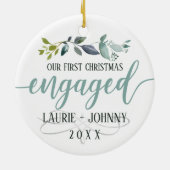 Erste Weihnachtsfeier - Verlobtes Wraath Monogramm Keramik Ornament (Hinten)