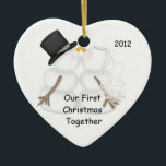 Erste Weihnachtsfeier zusammen SNOWMAN COUPLE Keramik Ornament<br><div class="desc">Ein bezauberndes Ornament,  das Sie ganz individuell gestalten können. Das Snowman-Paar ist zu niedlich. Ideal für jedes Paar,  nicht nur für Neuvermählte. Weihnachtsmädchen oder Geburtstag,  Erneuerung der Weibchen... jeder in der Liebe...  Verlobung-Geschenk,  POLTERABEND Einige der schönen Grafiken sind von Grafiken©deliful-doodles</div>