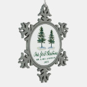 Erste Weihnachtskalligrafie Wasserfarbe Zwei Pinie Schneeflocken Zinn-Ornament (Links)