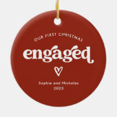 Erste WeihnachtsVerlobt | Rot und Weiß mit Herz Keramik Ornament (Hinten)