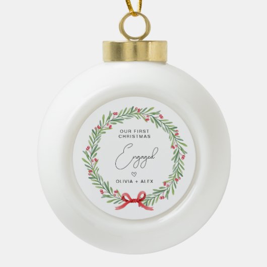 Erste Weihnachtszeit Verlobte Personalisierte Weih Keramik Kugel-Ornament (Vorderseite)