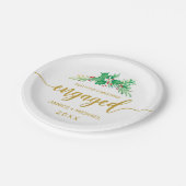 Erste Weihnachtszeit Verlobtes Goldskript-Monogram Pappteller (Schrägansicht)