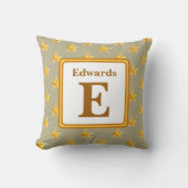 Erste Yellow-Wohngestaltung der Star Monogram Kissen (Vorderseite)