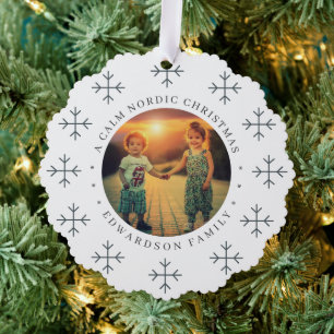 Erstelle dein eigenes nordisches Familienfoto Weih Ornament Karte