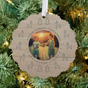 Erstelle dein eigenes nordisches Familienfoto Weih Ornament Karte
