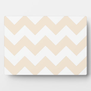 Erstellen Sie Ihr eigenes antikes, weißes Zigzag-M Fotoplatte