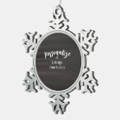 Erstellen Sie Ihr eigenes benutzerdefiniertes Desi Schneeflocken Zinn-Ornament (Rechts)