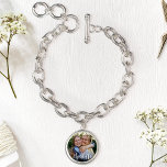 Erstellen Sie Ihr eigenes Bridesmaid-Foto Bachelor Armband<br><div class="desc">Feiern Sie Ihre Brautjungfrauen mit einer personalisierten Touch,  indem Sie ein modernes und stilvolles Bachelorette Armband mit einem gepflegten Foto Ihrer Freundschaft kreieren. Dieses minimalistische Design,  mit eleganter Kalligraphie,  macht einen nachdenklichen Vorschlag für eine Brautjungfrau,  die Ihre besten Freunde überraschen und begeistern wird.</div>