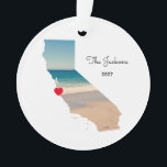 Erstellen Sie Ihr eigenes California Beach Trip Fo Ornament<br><div class="desc">Fügen Sie Ihr eigenes Foto über die Kartenform des Staat von Kalifornien hinzu. Wenn man die Form Kaliforniens berücksichtigt, versucht man sicherzustellen, dass das Gesicht eines Menschen sichtbar ist, kann man das Bild entmaschen, bewegen und verbergen, um die Position zu verfeinern. Mein Foto wurde während einer Reise zum Aquarium und...</div>