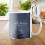 Erstellen Sie Ihr eigenes individuelles Angebot Kaffeetasse<br><div class="desc">Erstellen Sie Ihre eigene Kaffee-Tasse. Merkmale minimalistisch anpassbare Schreibmaschinentypografie und Hintergrund des Waldbaums</div>