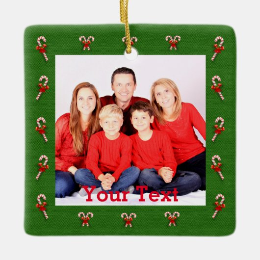 Erstellen Sie Ihr eigenes Weihnachtsfamilien-Foto Keramikornament (Vorderseite)