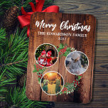 Erstellen Sie Ihre eigene Weihnachts-Familienkolle Magnet<br><div class="desc">Foto Magnet mit eigener Weihnachts-Foto-Collage auf rustikalem Holzhintergrund und Weihnachtskranz. Sie können Ihre eigenen persönlichen Fotos hinzufügen,  Ihren eigenen Text,  Namen und Jahr hinzufügen. Wenn Sie Hilfe benötigen,  kontaktieren Sie mich bitte.</div>