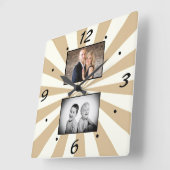 Erstellen Sie Ihre elegante, einfache 2-Foto-Colla Quadratische Wanduhr (Winkel)