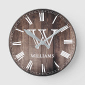 Erstellen Sie Ihren eigenen rustikalen Monogram Ba Runde Wanduhr (Vorderseite)