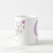 Erster Anfangsbuchstabe plus Name Clara mit Blumen Kaffeetasse (Mittel)