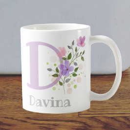 Erster Anfangsbuchstabe plus Name Davina mit Blume Kaffeetasse