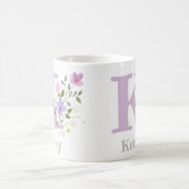 Erster Anfangsbuchstabe plus Name Kerry mit Blumen Kaffeetasse (Mittel)