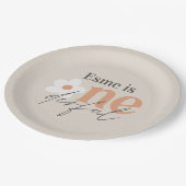 Erster Geburtstag daisboho retro terracotta natürl Pappteller (Schrägansicht)