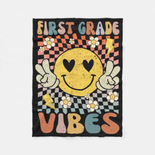 Erster Grade Vibes 1. Klasse Retro Lehrer 1. Tag Fleecedecke