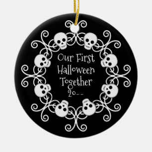 Erster Halloweens Schädel-Kranz zusammen Keramik Ornament