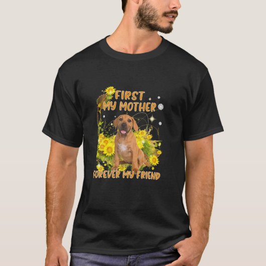 Erster Hund meiner Mutter für immer, der Mutter am T-Shirt (Vorderseite)