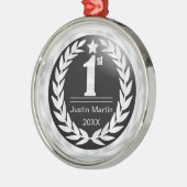 Erster Platz in der Schwarz-Weiß-Medaille Ornament Aus Metall (Links)