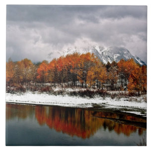 ERSTER SCHNEE AN GROSSARTIGEM TETON FLIESE