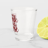 Erster Sicherheitsdrink mit Krankenpflege Schnapsglas (Rechts)