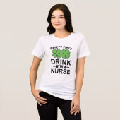 Erster Sicherheitsdrink mit Krankenpflege | St. Pa Tri-Blend Shirt (Vorderseite voll)