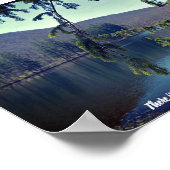 Erster Stausee durch die Bäume Motivierend Poster (Ecke)