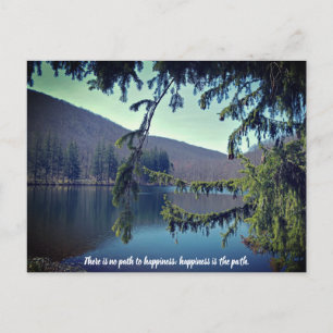Erster Stausee durch die Bäume Motivierend Postkarte