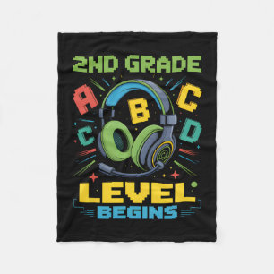 Erster Tag der 2. Klasse beginnt T-Shirt Gamer Bo Fleecedecke
