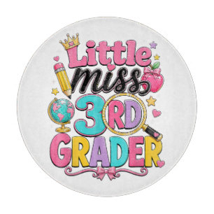 Erster Tag der dritten kleinen Miss 3. Klasse Schneidebrett