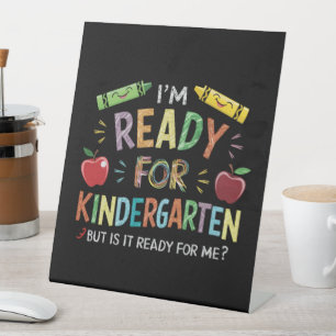 Erster Tag der Vorschule für Kinder, lustiger Rück Sockelschild
