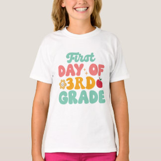 Erster Tag des T - Shirt der dritten Klasse