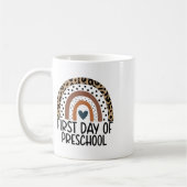 Erster Tag im Kindergarten Regenbogen-Lehrerin Mäd Kaffeetasse (Links)