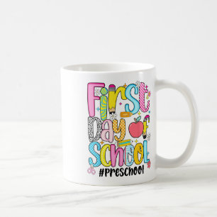 Erster Tag im Vorschulunterricht für Lehrer Jungen Kaffeetasse
