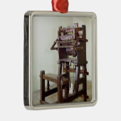 Erster Webstuhl für spinnende Strümpfe, 1750 Ornament Aus Metall (Rechts)