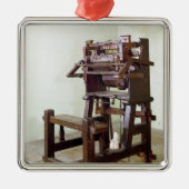 Erster Webstuhl für spinnende Strümpfe, 1750 Ornament Aus Metall (Vorne)