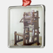 Erster Webstuhl für spinnende Strümpfe, 1750 Ornament Aus Metall (Links)