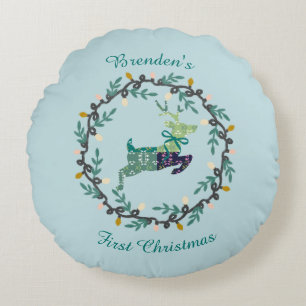 Erster Weihnachtshirsch mit Kranz Türkis Anpassen Rundes Kissen