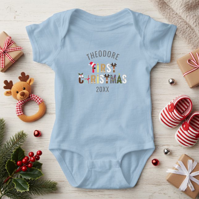 Erster Weihnachtsname Festivals Briefe Baby Bodysu Baby Strampler (First Christmas Boy Name Festive Baby Bodysuit. Just add a name and year)