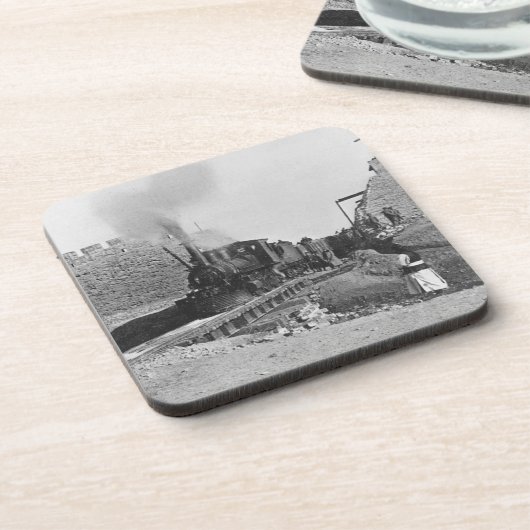 Erster Zug, der durch die Wand von Peking, Ch Untersetzer (Linke Seite)