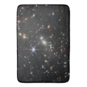 Erstes Deep Field of Universe von James webb Badematte (Vorderseite Vertikal)