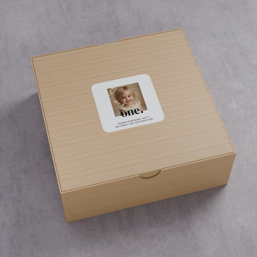 erstes Foto-Acrylic-Zeichen am Bithday in Schwarzw Quadratischer Aufkleber