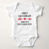 Erstes Grandbaby mit Boho Arrow Baby Strampler (Vorderseite)