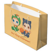 erstes Halloween-Baby Große Geschenktüte (Rückseite Schrägansicht)