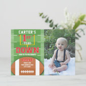 Erstes Jahr Fußball Rot Erster Geburtstag Foto Einladung (Stehend Vorderseite)